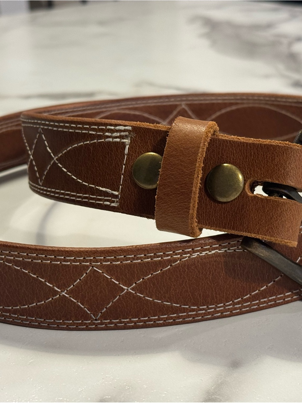 Brown Leather Men’s Belt with Contrast Stitching